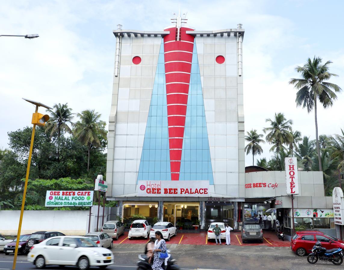 Gee Bee Palace Angamali Buitenkant foto