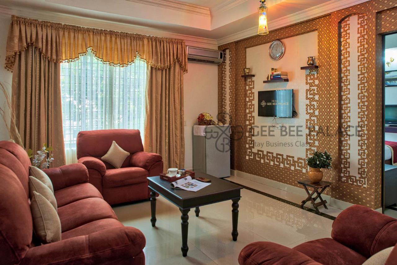 Gee Bee Palace Angamali Buitenkant foto