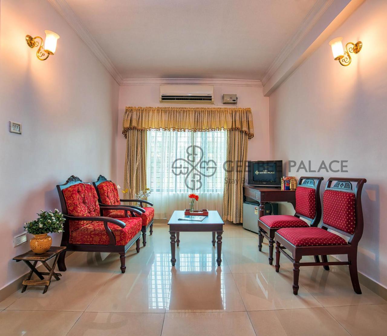 Gee Bee Palace Angamali Buitenkant foto