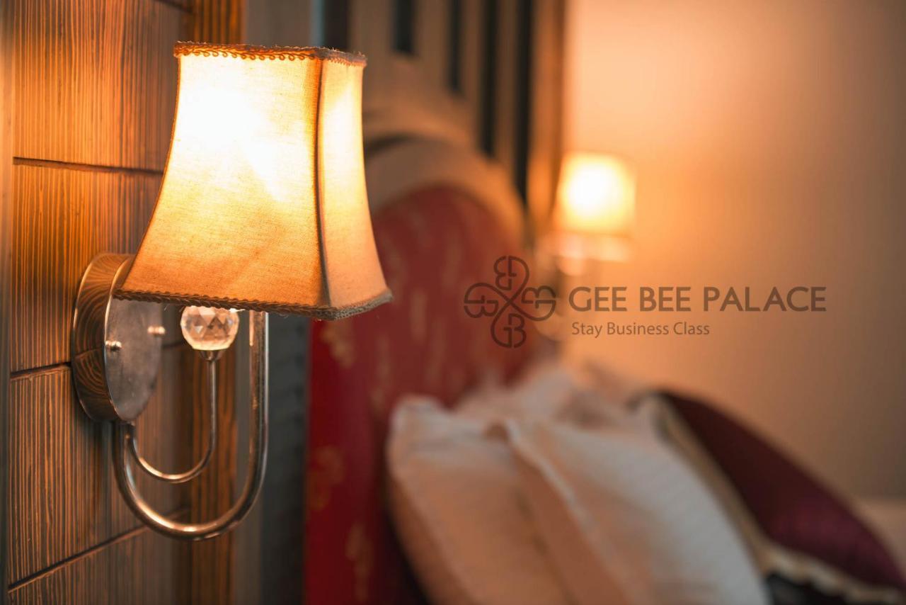 Gee Bee Palace Angamali Buitenkant foto