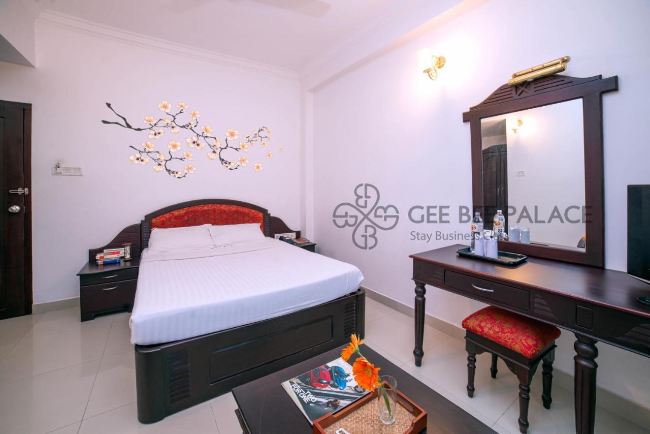 Gee Bee Palace Angamali Buitenkant foto